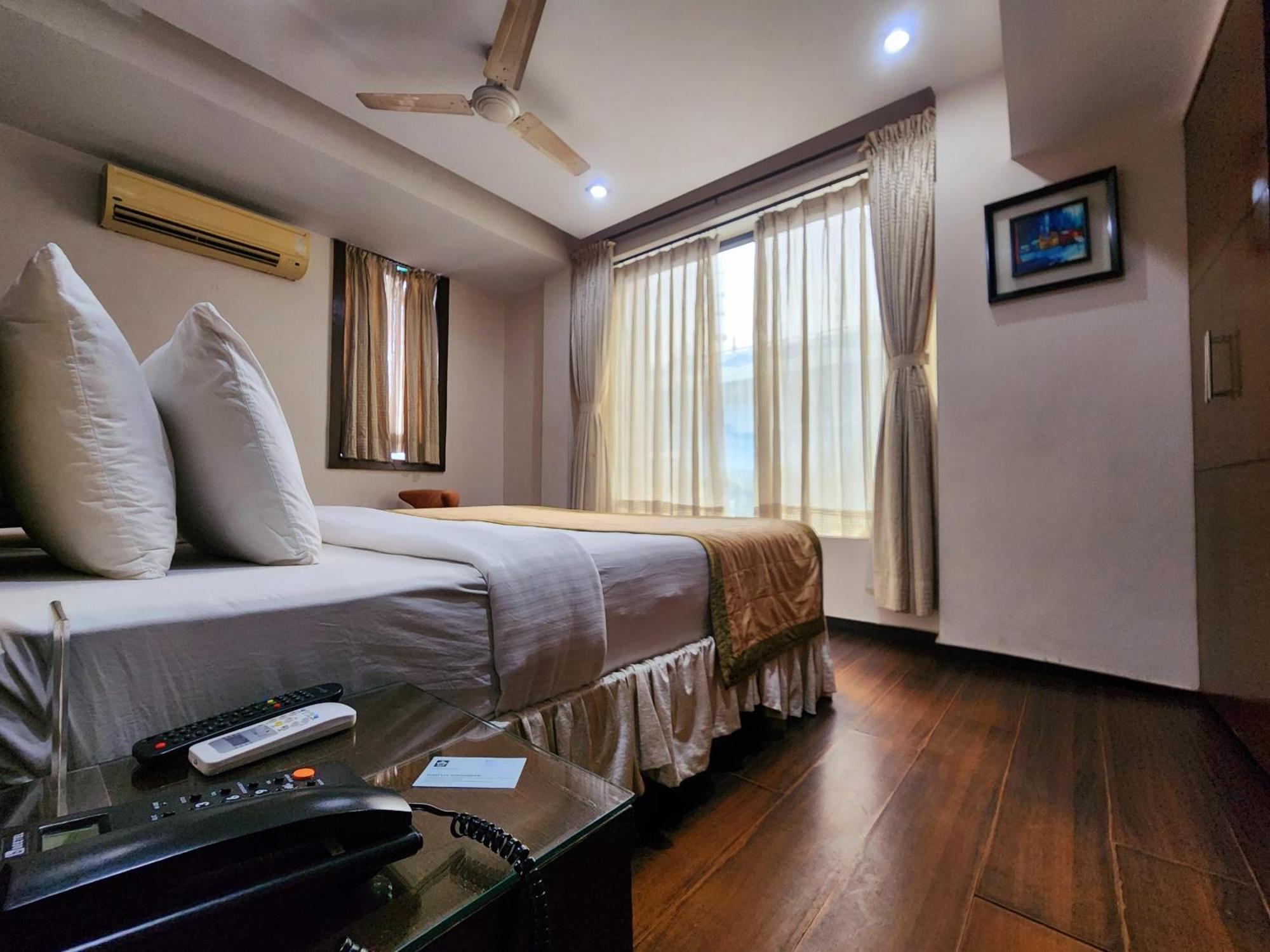 Hotel Lee International Kolkata Luaran gambar