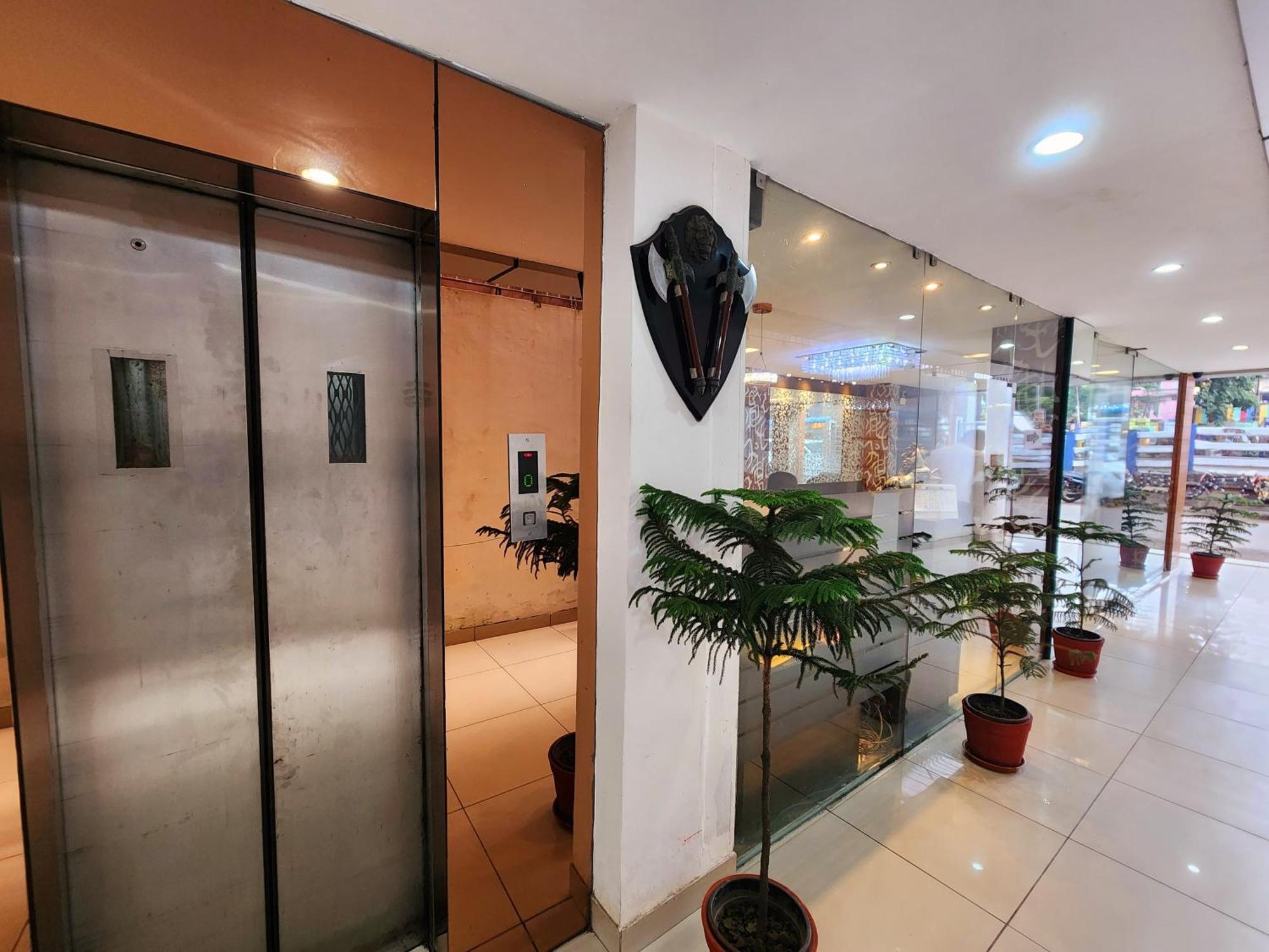Hotel Lee International Kolkata Luaran gambar